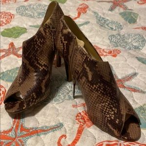 Shoes have never been worn snake skin 3in